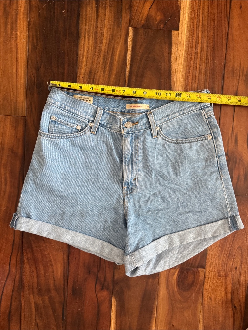 Levi's® Premium ROLLED 80S MOM WOMEN'S SHORTS Size 29